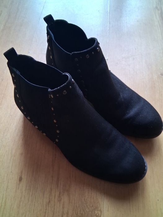 Botki sztyblety czarne zamszowe Graceland 39 ozdobne ćwieki wciągane