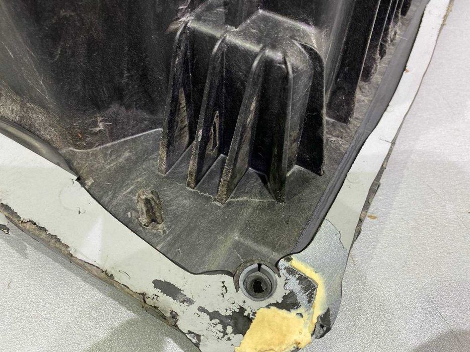 Піддон АКБ правий Jeep grand cherokee WL джип гранд черокі ВЛ 2021+