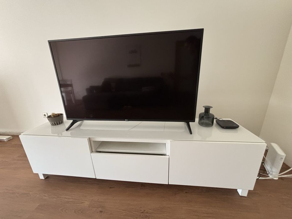 Móvel branco de TV (Ikea)