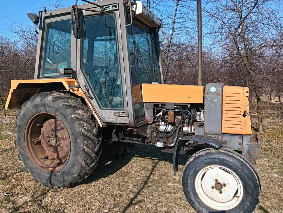 Ciągnik RENAULT 8012