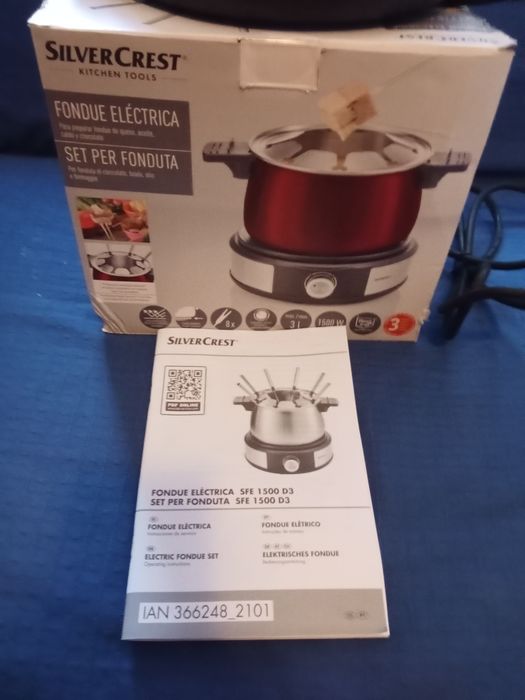 Fundeo eléctrico, novo, nunca foi usado, contêm  espetos