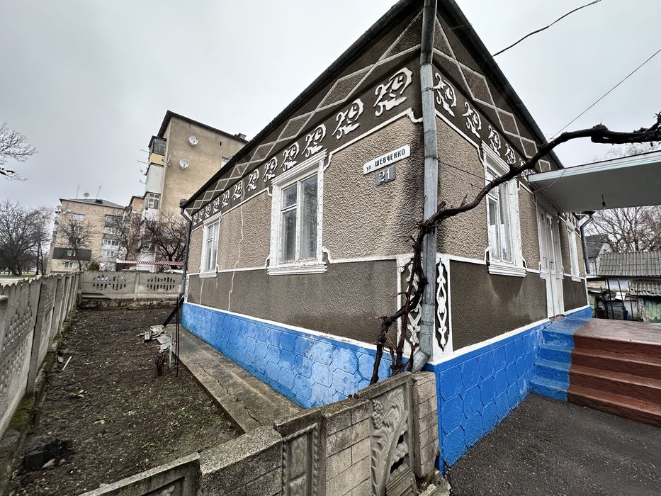 Будинок в центрі м.Сокиряни