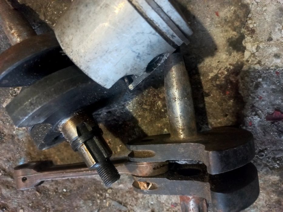 Продам бензопилу Урал