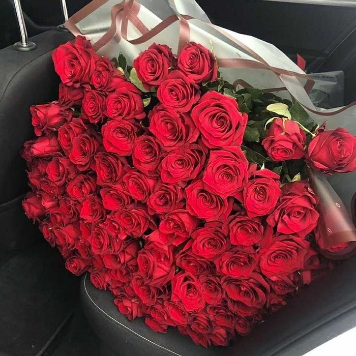 Розы. Букет 21 роза. Красные, белые.   Букеты, доставка цветов