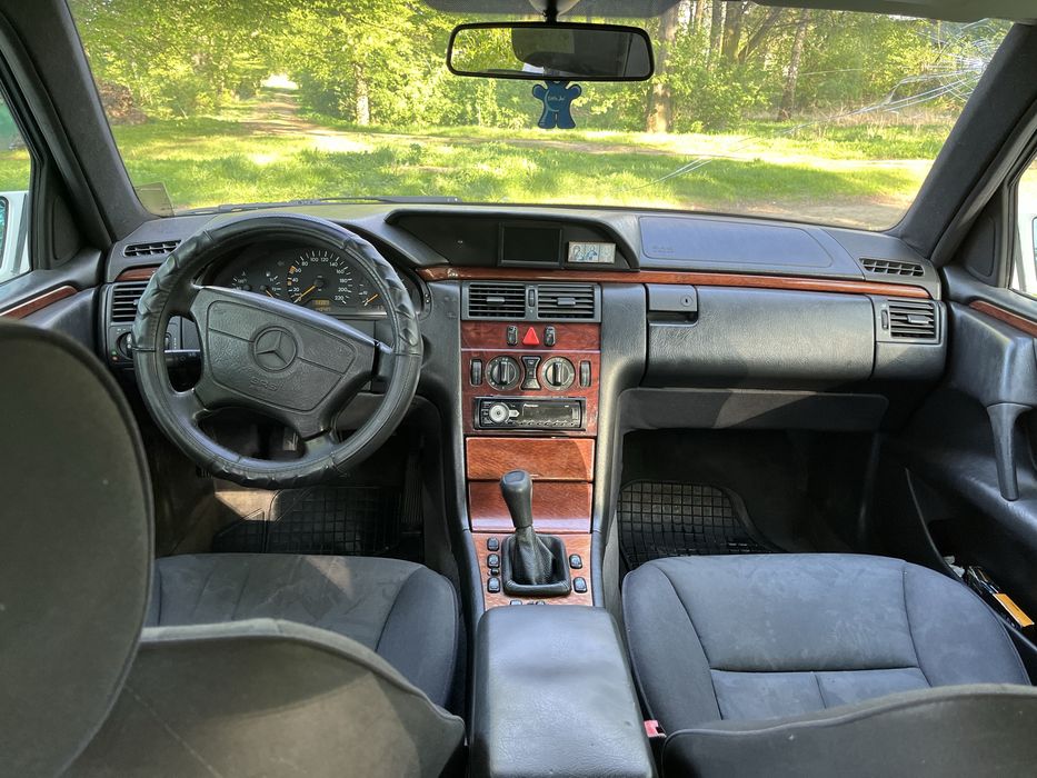 Продам Mercedes 210