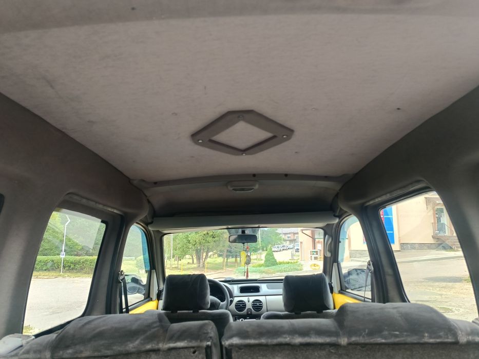 Рено Кенго мінівен пасажир