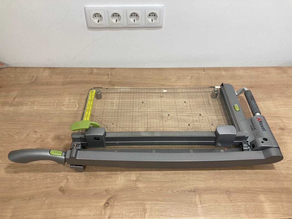 Guilhotina Rexel ClassicCut CL420 | Aço inoxidável