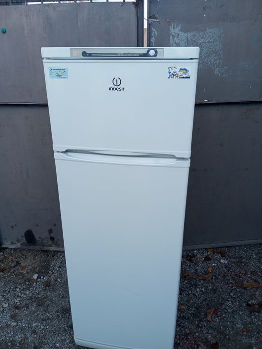 Холодильник Индезит 167 см.Недорого.