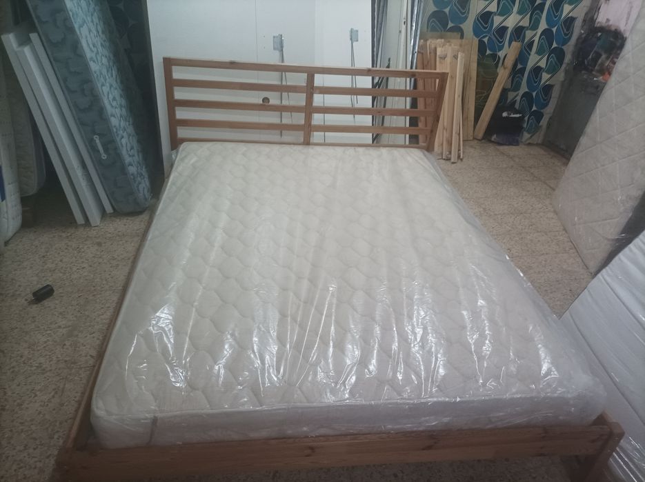 Cama de casal 160 por 2 metros de comprimento com colchão