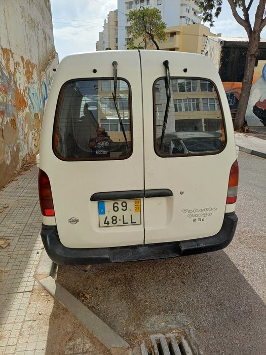 Nissan Vanette.