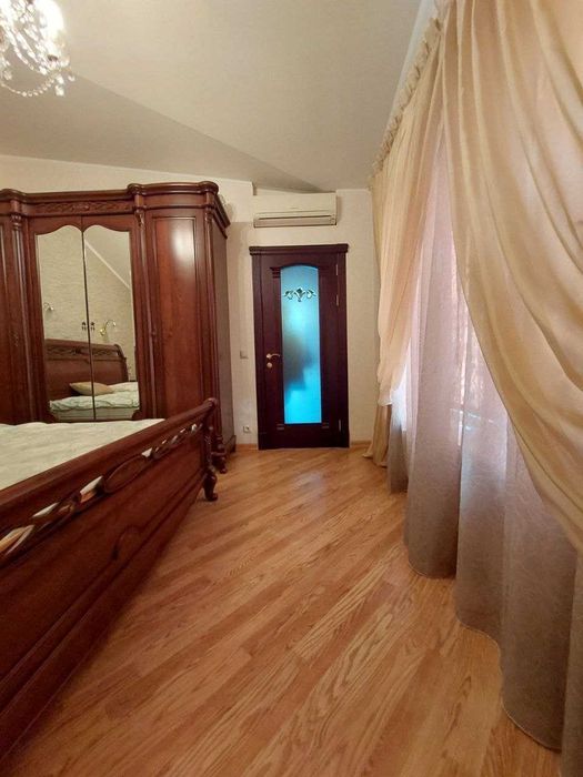 Продам двухэтажный дом с  ремонтом в Центре Слободки.