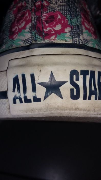 Крутые девчачьи конверсы!