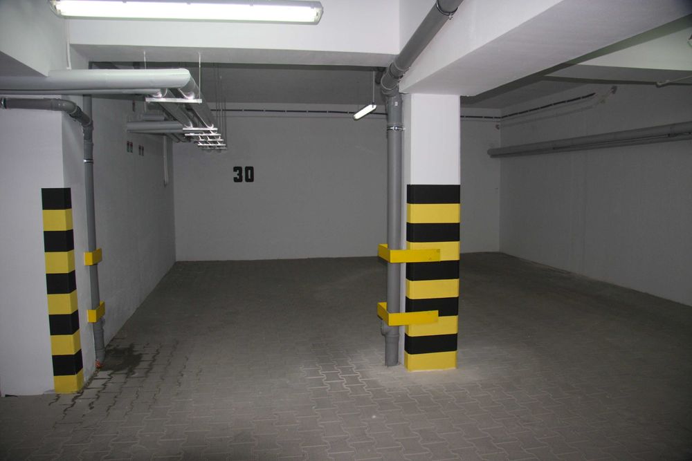 Miejsce w hali garażowej