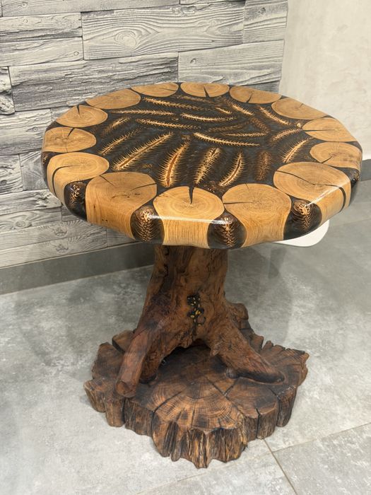 Столи ручноі роботи залиті епоксидною смолою