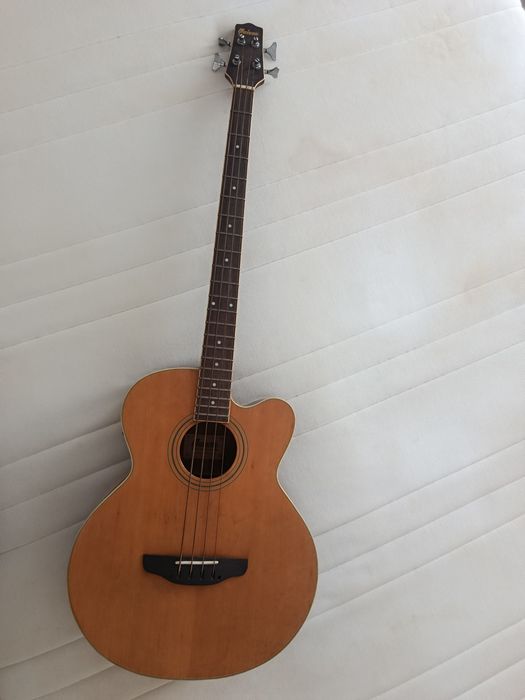 Baixo maison usado