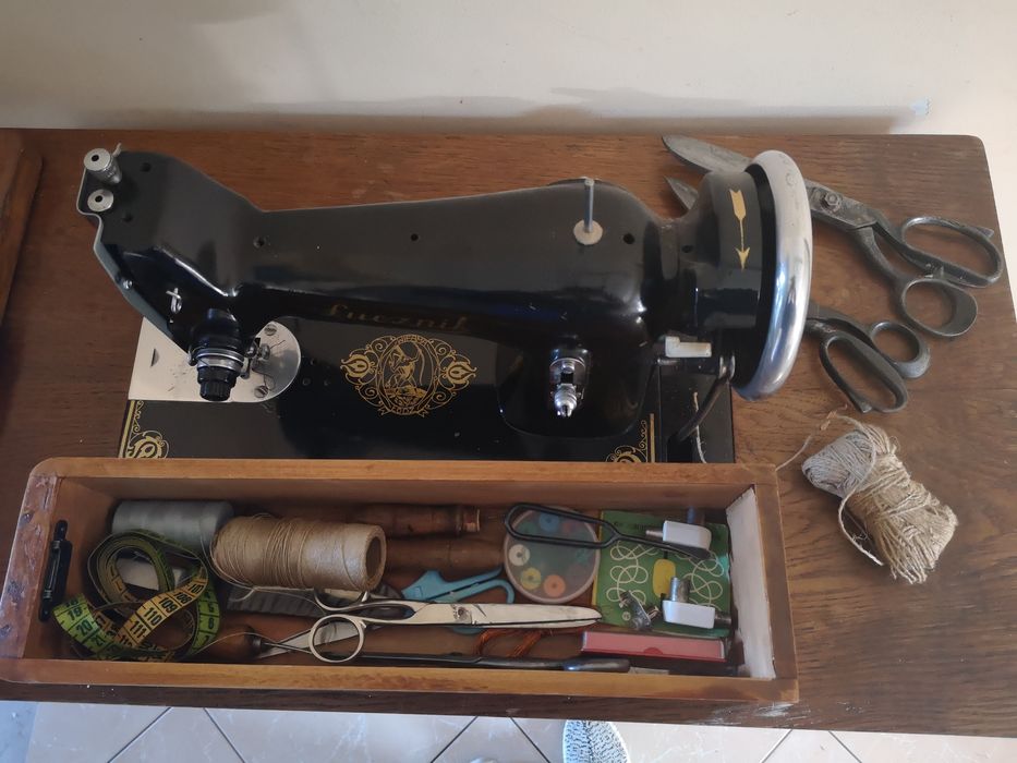 Maszyna do szycia Łucznik, stolik, konsola