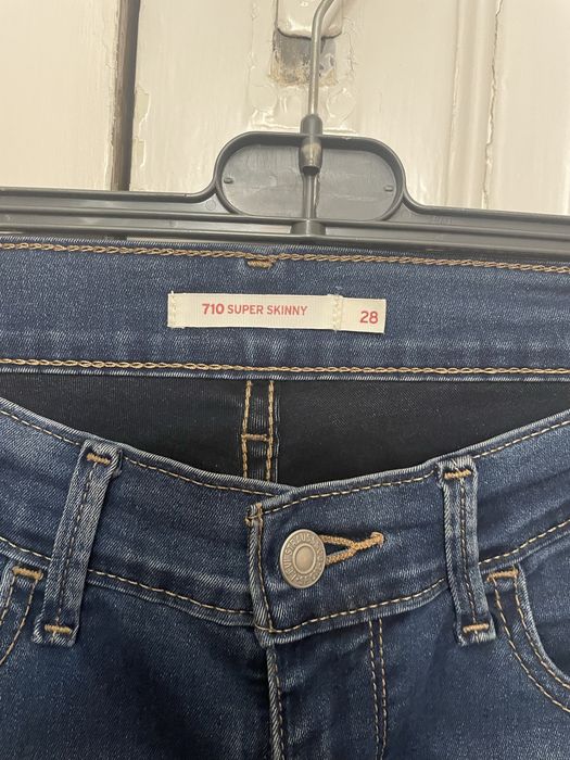 Calças Levis Mulher - 710 Super Skinny 28
