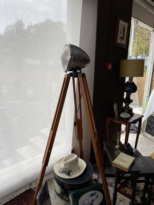 Candeeiro Vintage Tripé Marchal Afrolux - Estilo/Industrial/Cinema