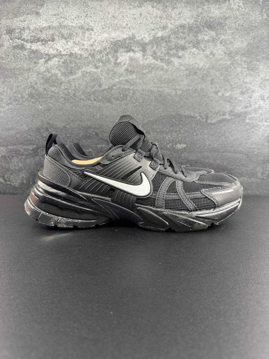 Кросівки Nike V2K Run Black Summit White Anthracite HQ1582-001 (41)