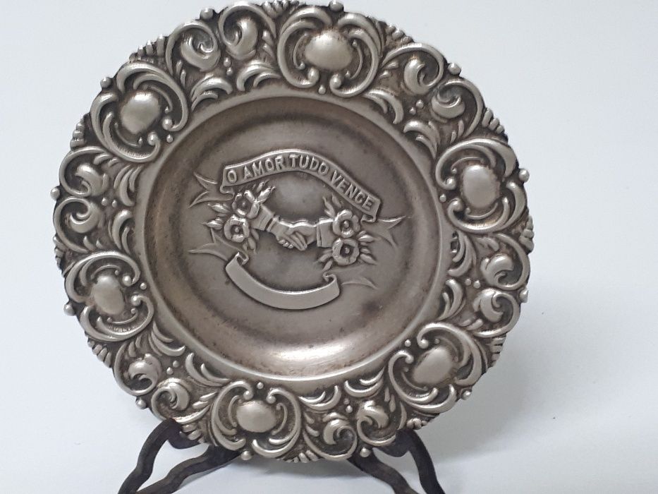 Prato em prata para alianças