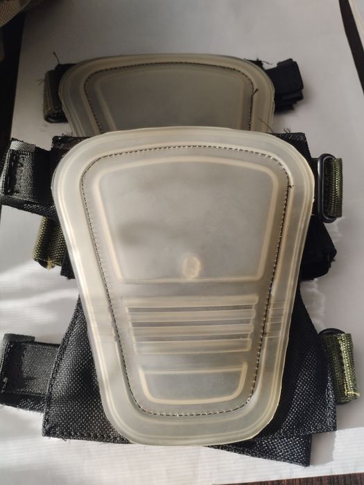 Наколінники нові