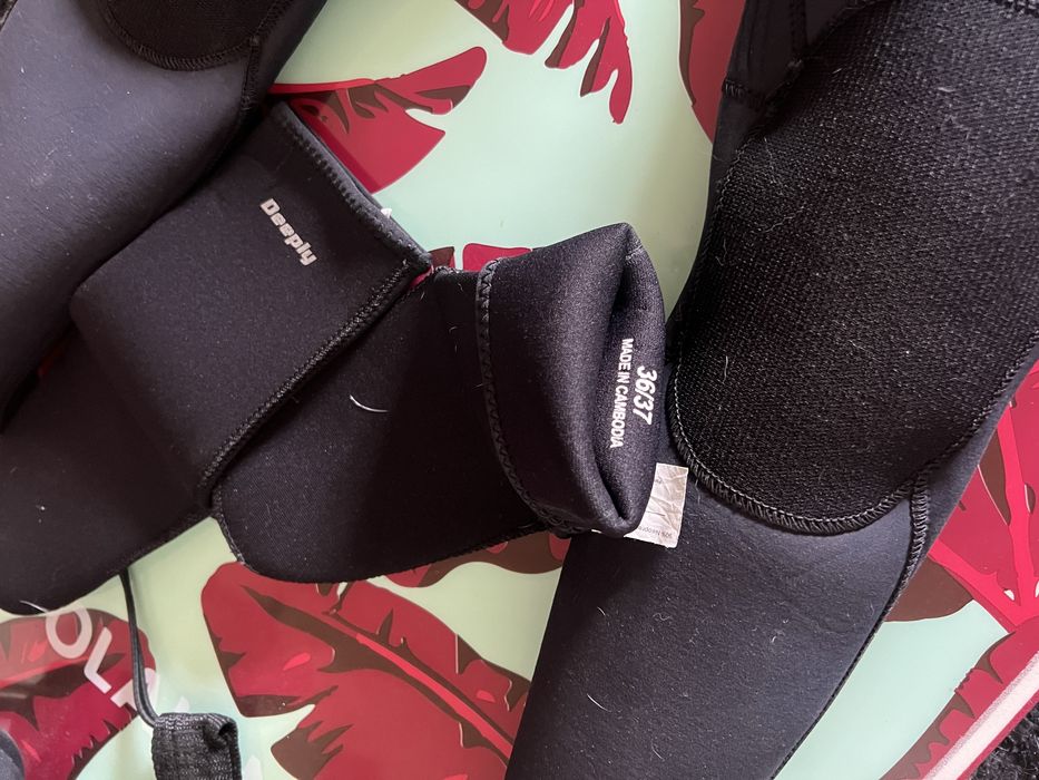 Conjunto completo de Surf – prancha OLAIAN + fato ROXY + meias DEEPLY