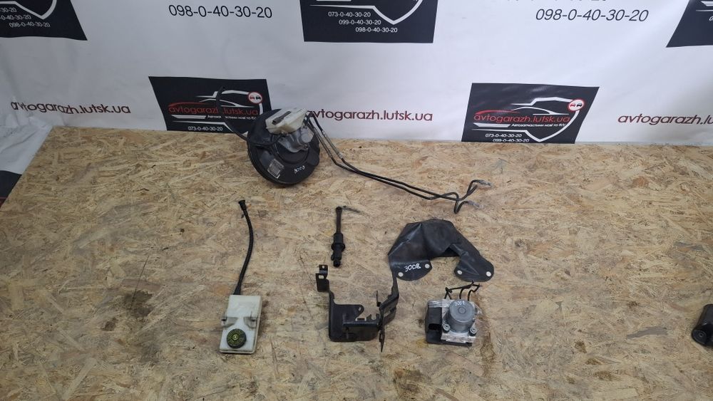 Блок ABS Peugeot 3008 вакуумний підсилювач гальм пежо 3008 бачок пежо