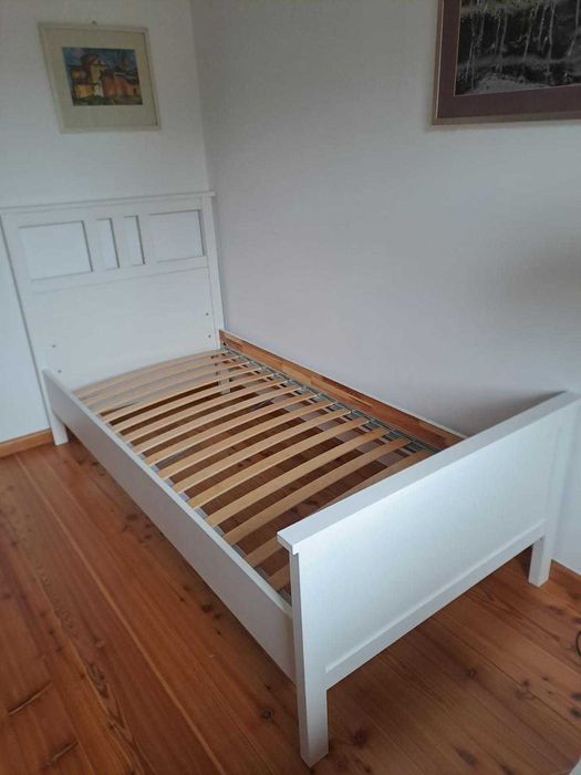 Pojedyncze łożko model Hemnes ikea, razem z materacem, 90 x 200