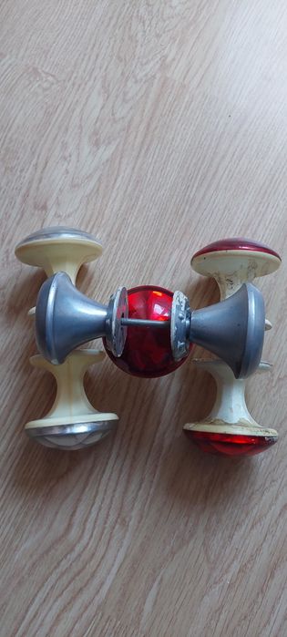 Продам дверные ручки.