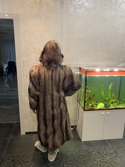 Продам шубу з хутра єнота