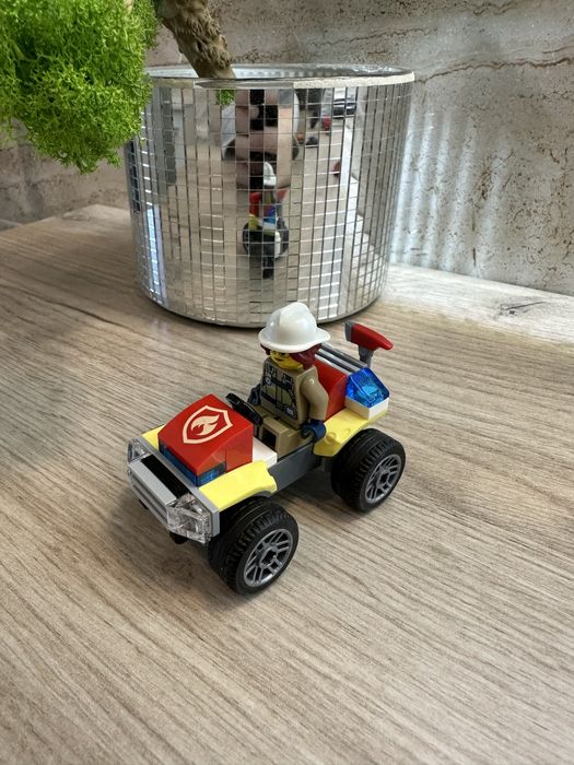 LEGO City 60248 Helikopter strażacki leci na ratunek