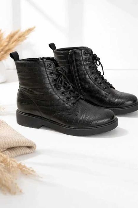 Czarne botki Gina Benotti 39 lekko ocieplane sznurowane zamek
