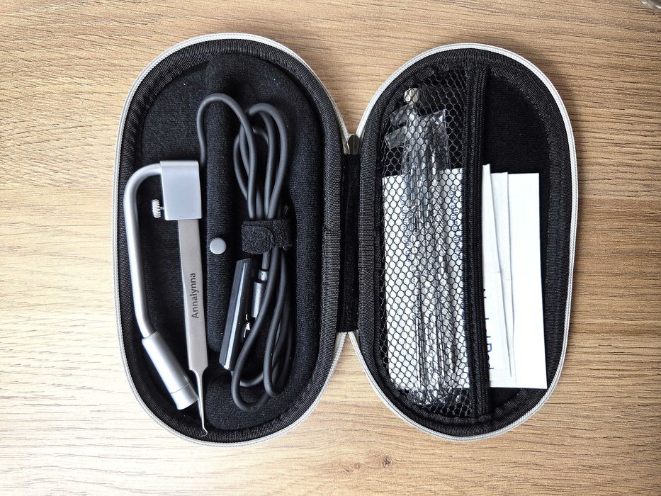 Pęseta do usuwania zaskórników z wbudowaną kamerą