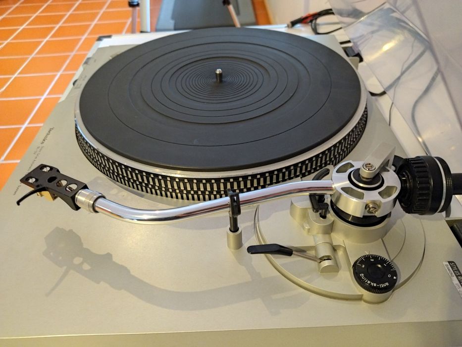 Sistema Hi-Fi Technics Vintage: Gira-Discos e Deck de Casset