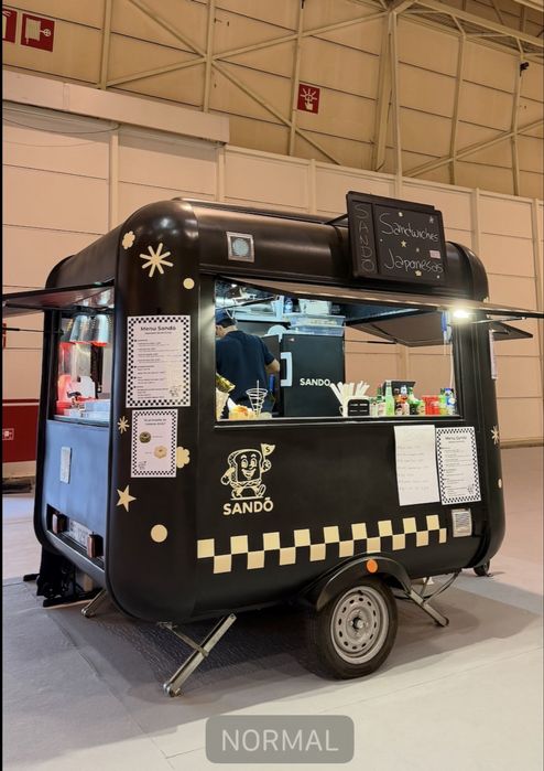 Food Truck totalmente equipada | Leve (<750 kg) | Pronta a trabalhar
