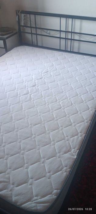 Cama de casal em ferro e bom estado