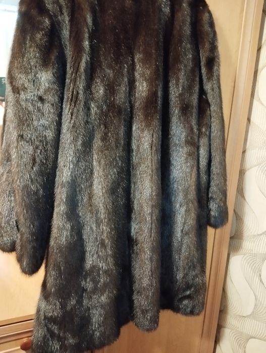 Норкова шуба жіноча