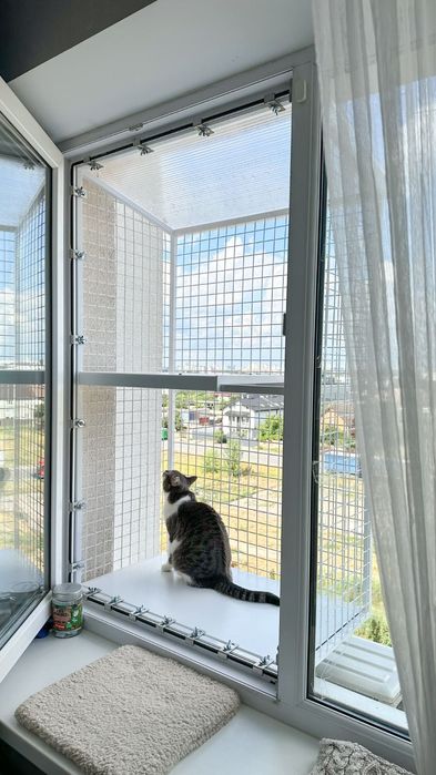 Затишний прямокутний балкончик на одну стулку з 1 поверхом