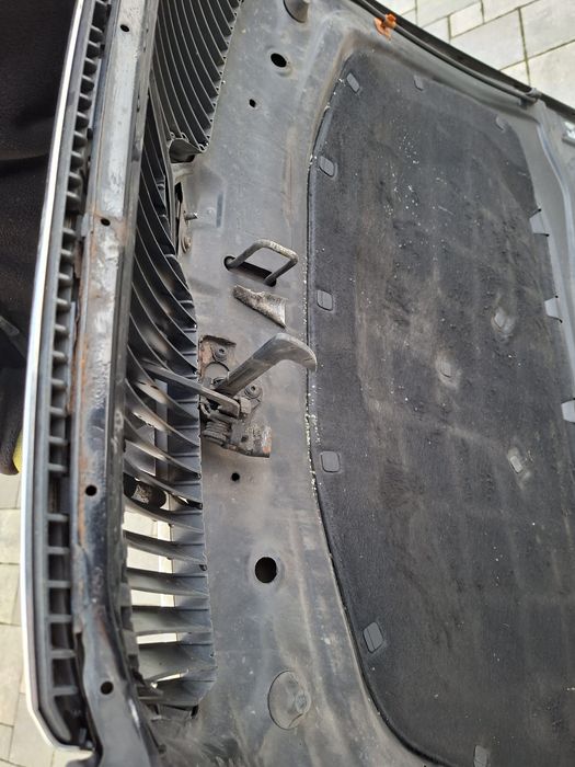 Skoda Octavia 2 04-08 maska pokrywa silnika czarna 9910