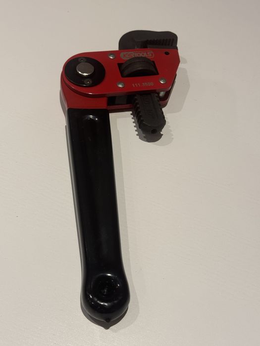 Alicate para tubos ajustavel