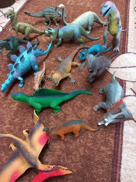 Figurki  dinozaurów