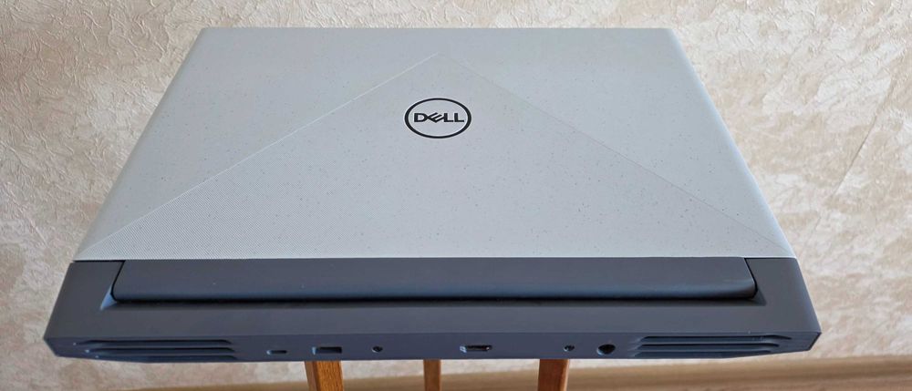 Ігровий ноутбук DELL G15 5515