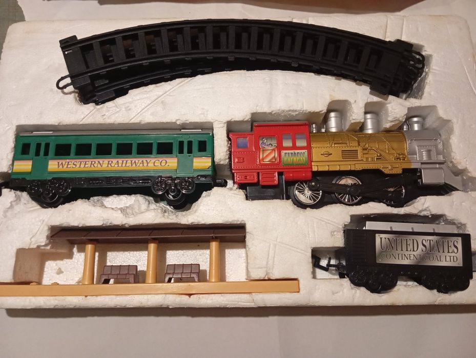 Железная дорога на батарейках.