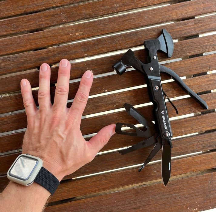 Multitool Survivalowy Narzędzie Wielofunkcyjne Siekiera Młotek 17w1