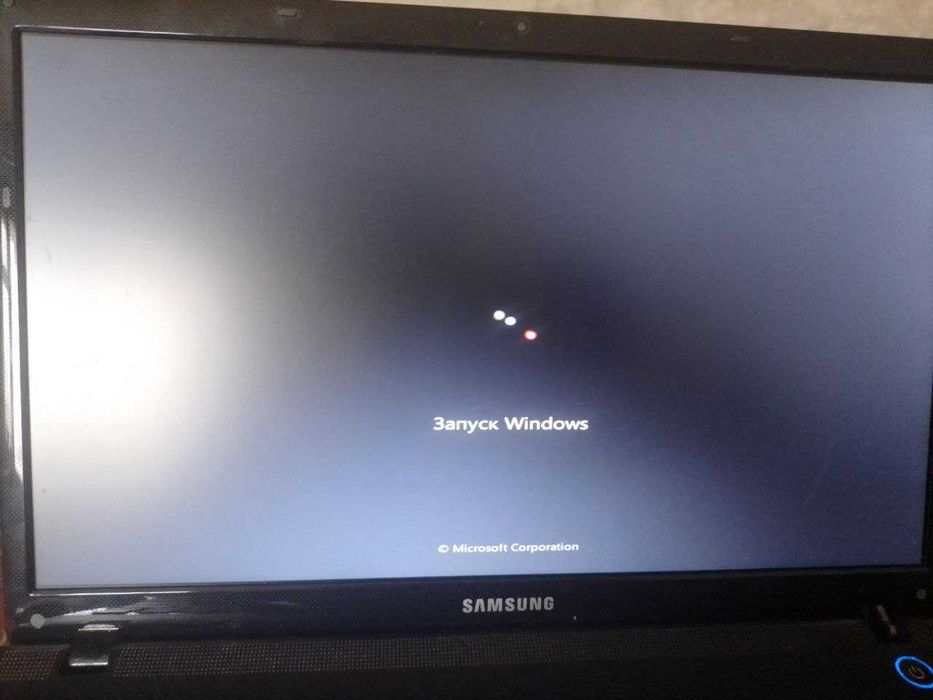 Ноутбук Samsung NP300E5C