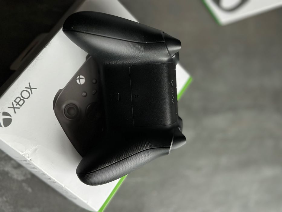 Microsoft Xbox Wireless Controller Carbon Black + akumulator + etui