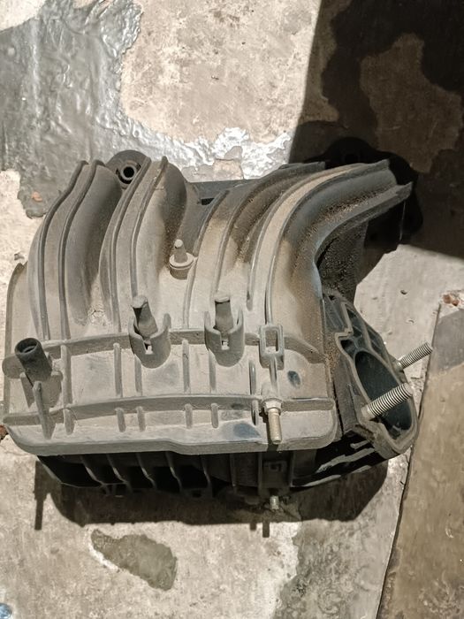 Впускний колектор Ваз Калина 1117