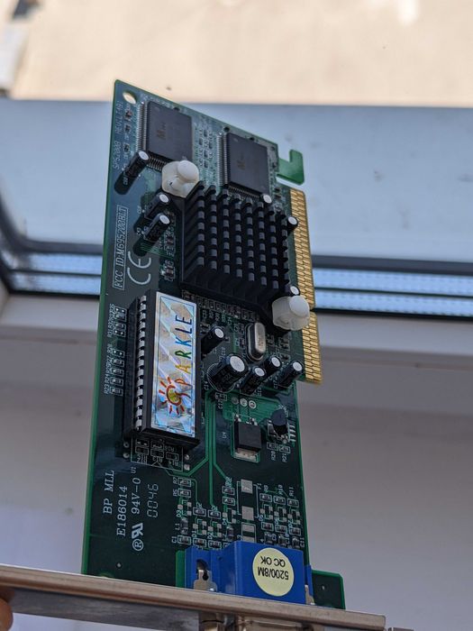 топовая игровая видеокарта NVIDIA SP5200B REV:LT4B1 8MB AGP \ VGA