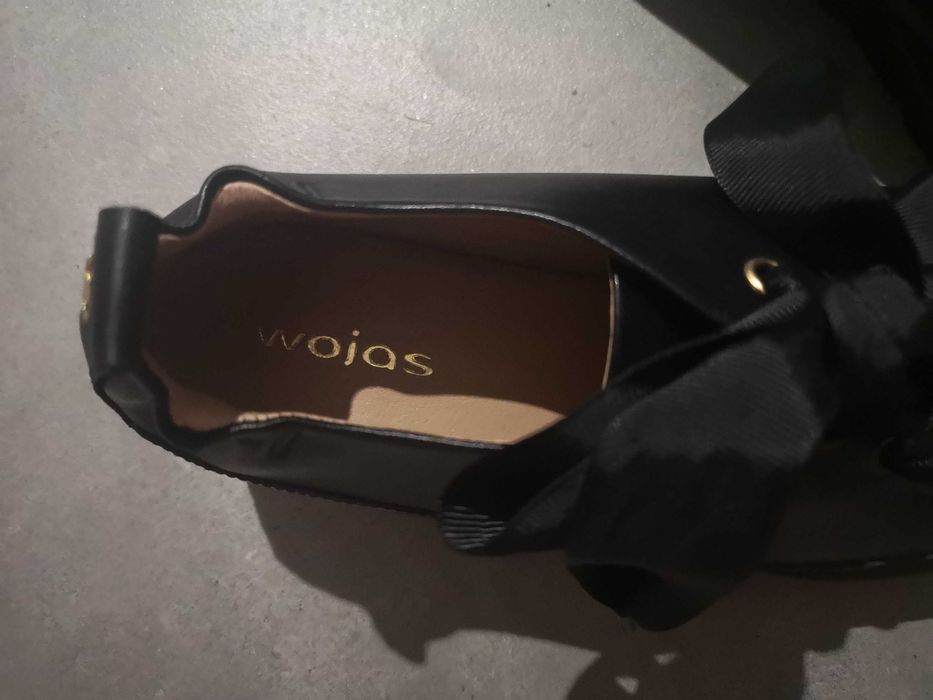 Półbuty Wojas model 46021 - 71 kolor czarny na sznurowanie, rozmiar 37
