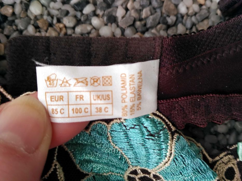 Nowy biustonosz 85C Dalia soft haftowany stanik z fiszbinami